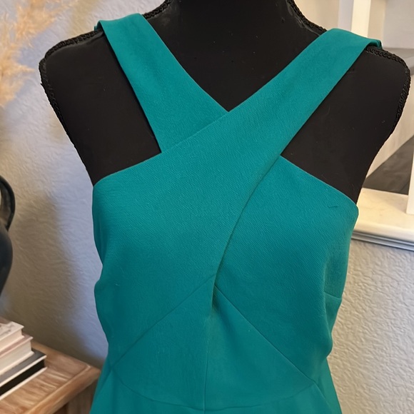 BCBG Emerald Green Halter Keyhole Neckline Sexy Jumpsuit - Picture 4 of 9